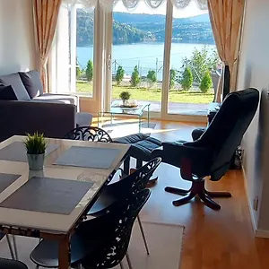 Bjornestrand Fjordside View Apartment Bergen